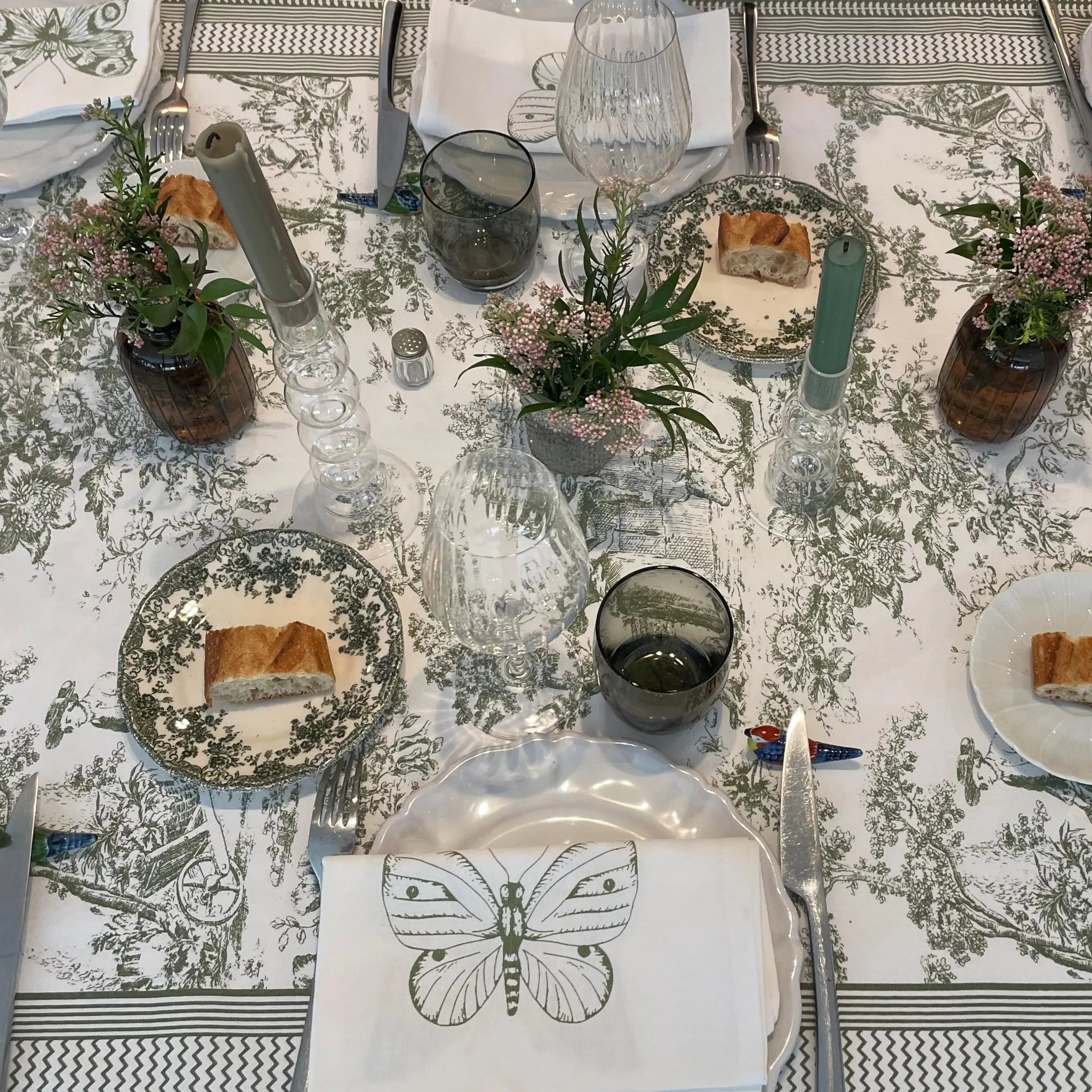 The art of setting a spring table inspired by French gardens